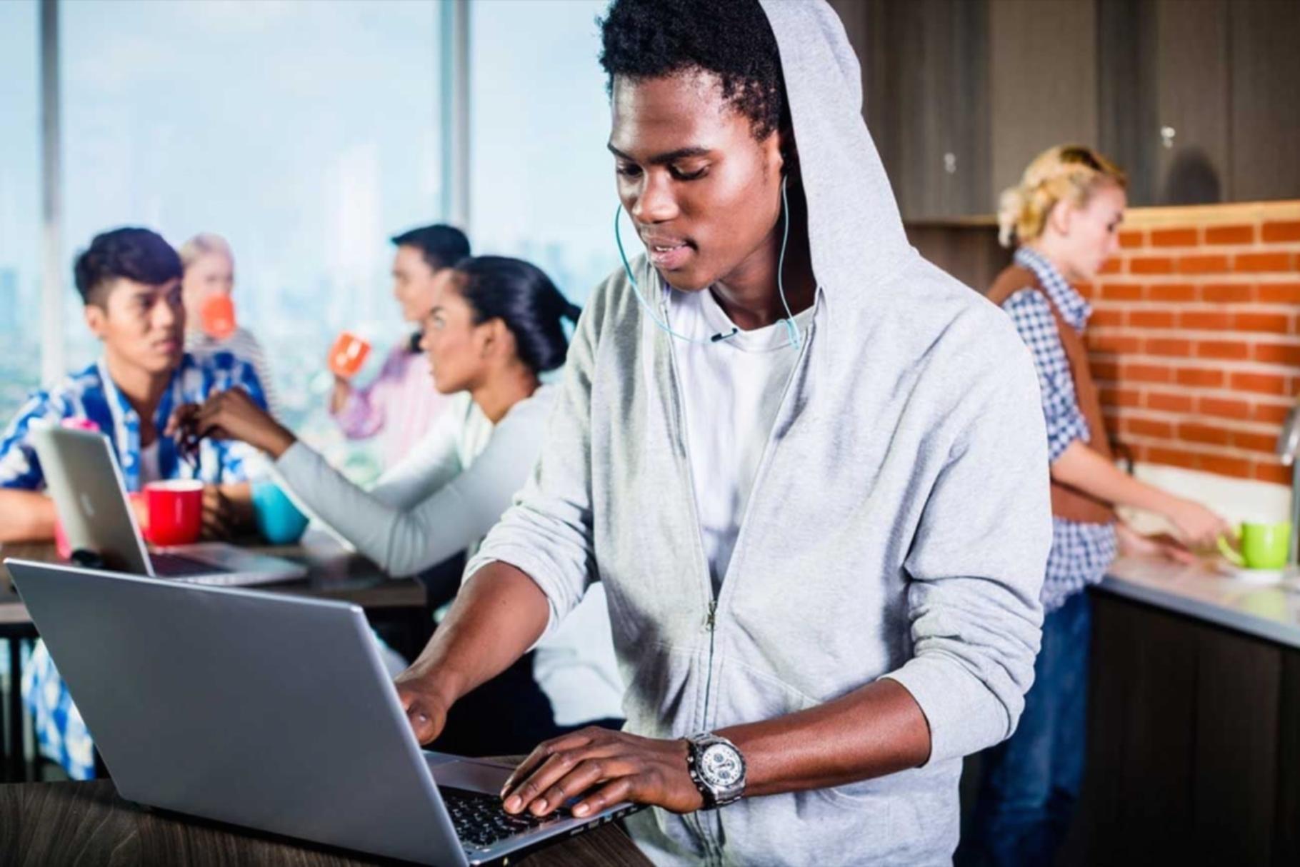 Austausch über Budgetstrategien zwischen Teilnehmern